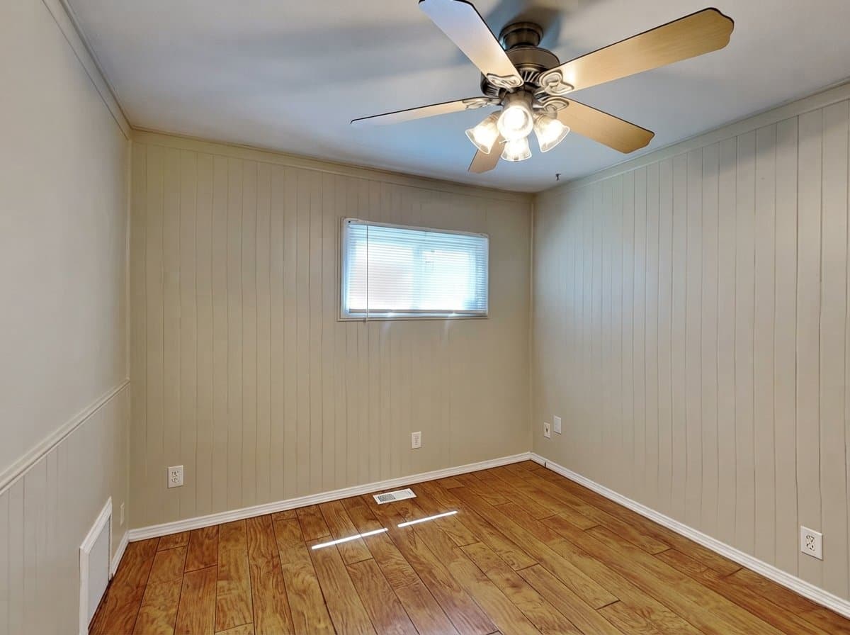 Oak Lawn House: 9225 S 49th Ct