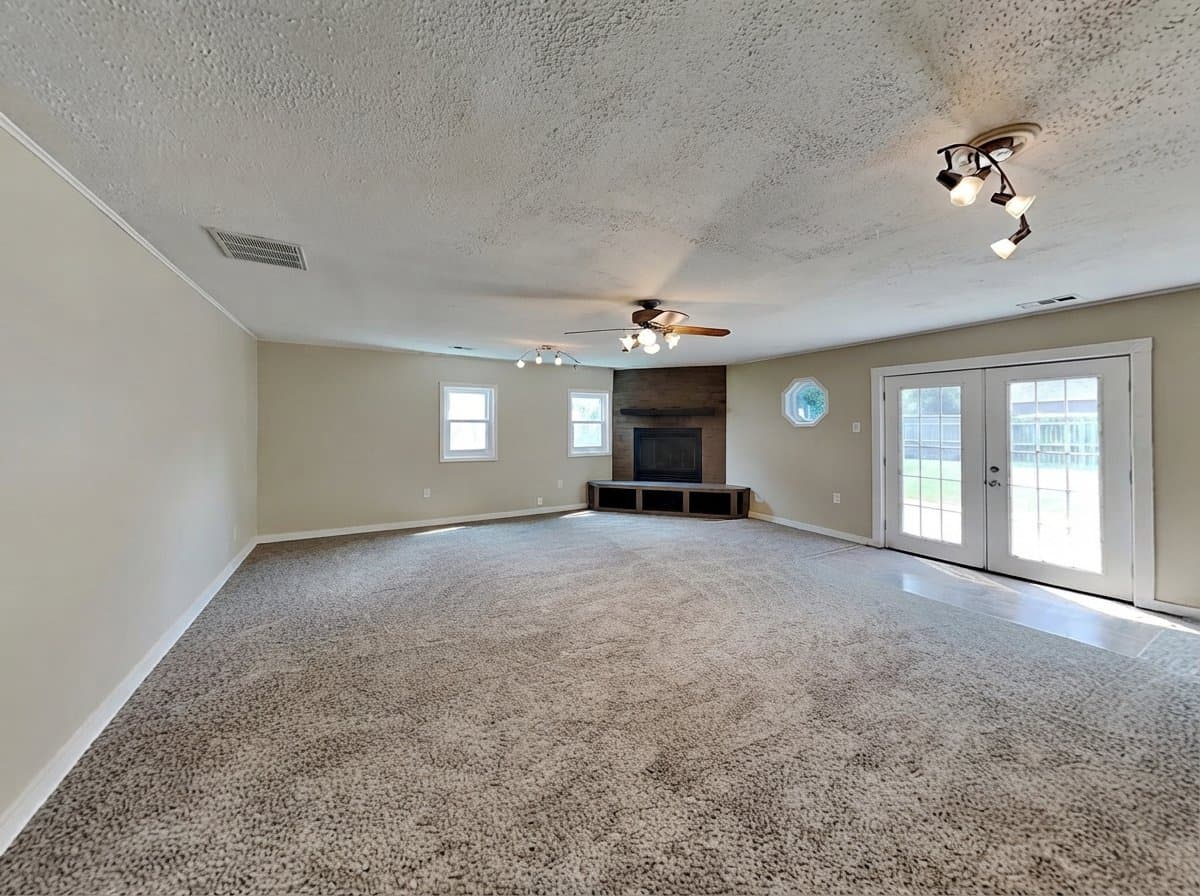 Oak Lawn House: 9225 S 49th Ct