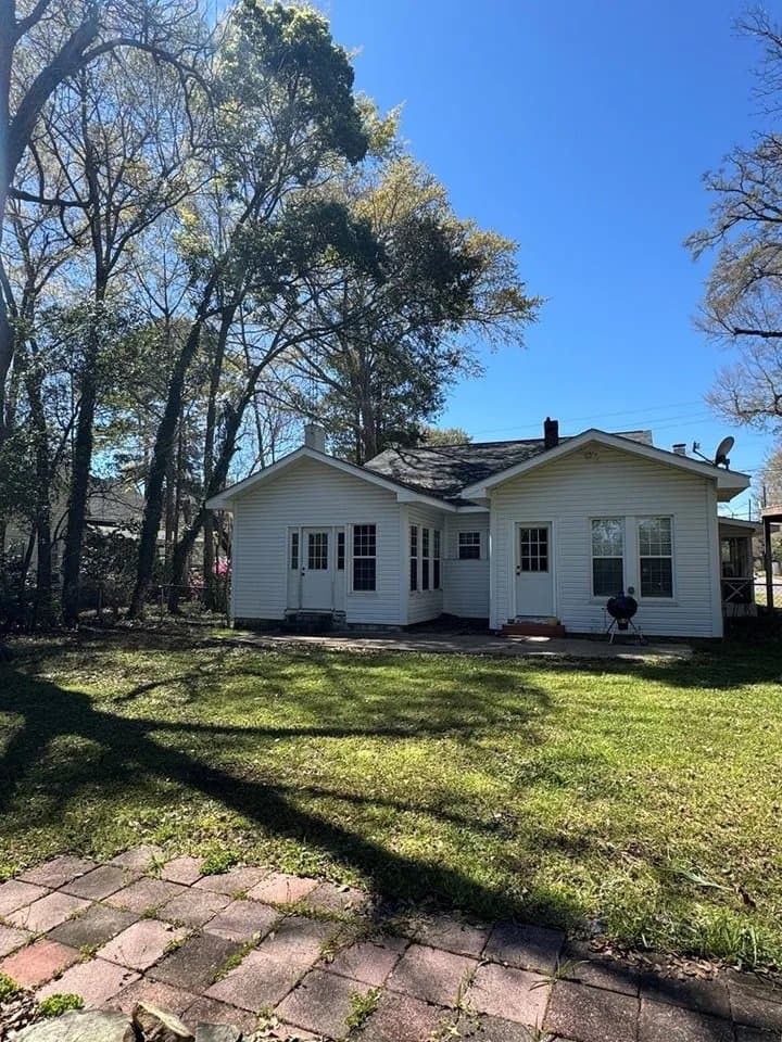 Headland House: 405 Cleveland St