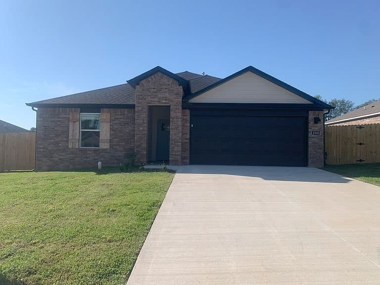 Springdale House: 1503 Ridgeview Dr