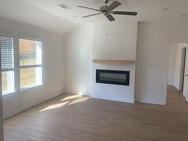 Springdale House: 1503 Ridgeview Dr