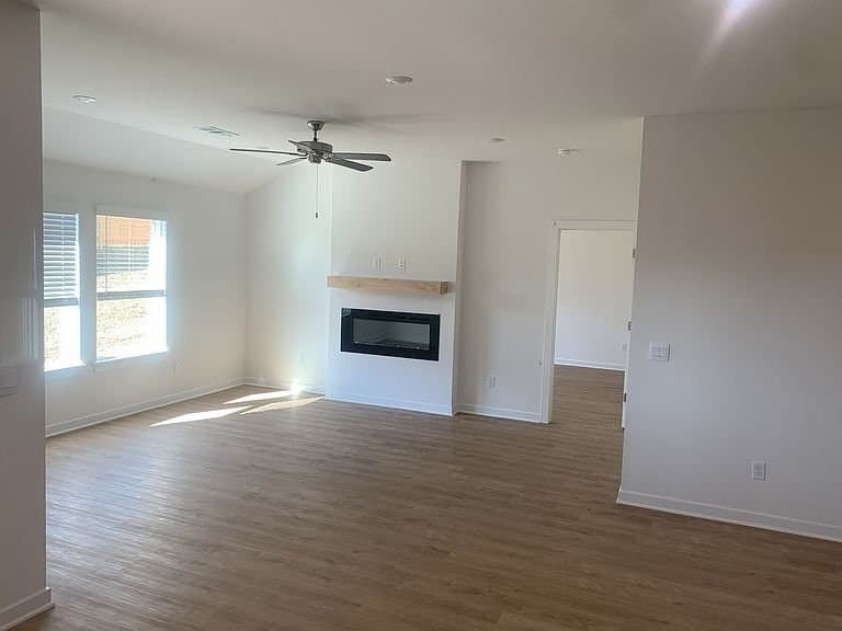 Springdale House: 1503 Ridgeview Dr