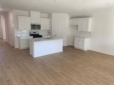 Springdale House: 1503 Ridgeview Dr