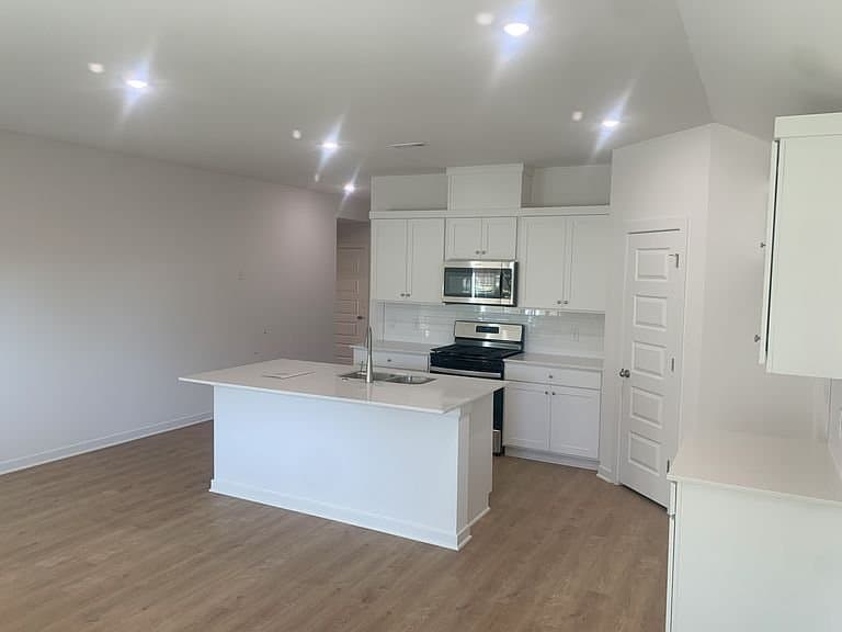 Springdale House: 1503 Ridgeview Dr