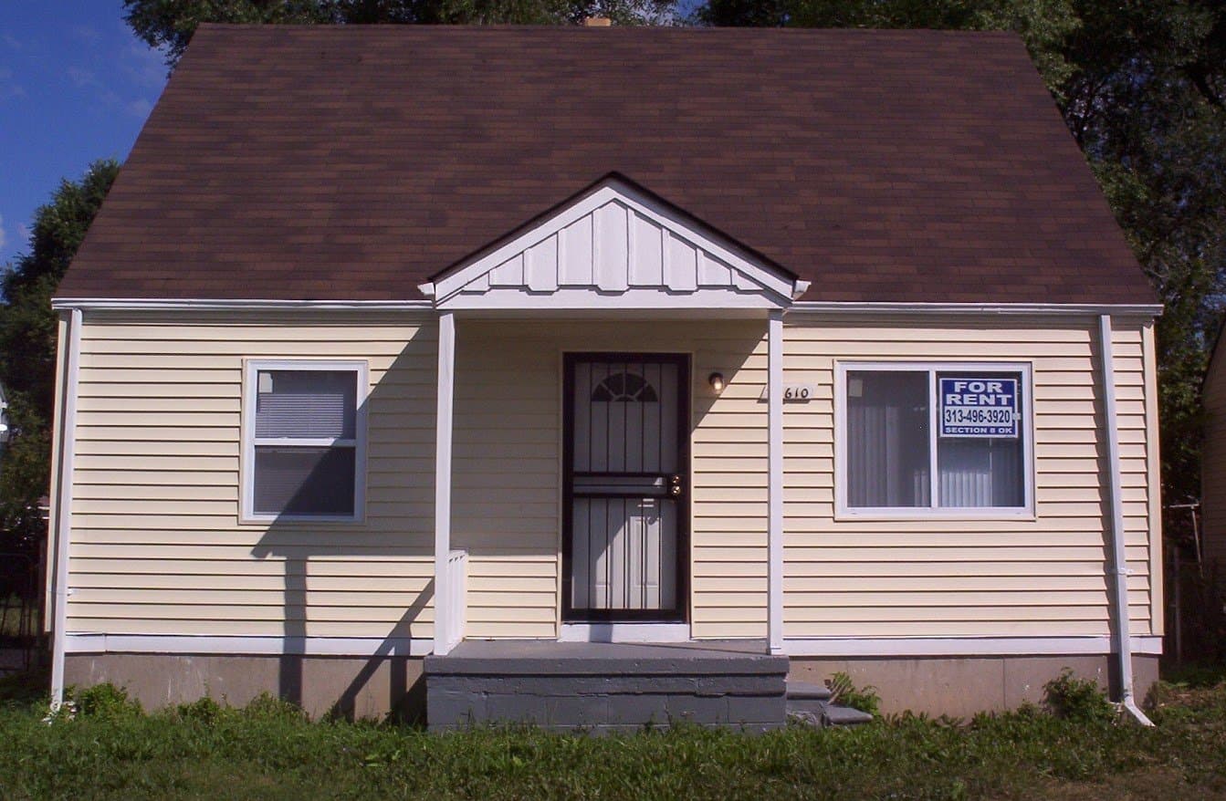 Detroit House: 15610 W Chicago St