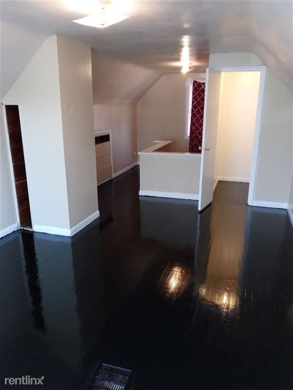 Detroit House: 15610 W Chicago St