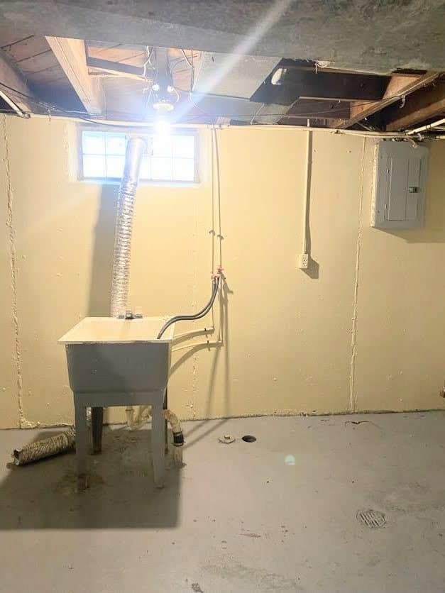 Detroit House: 15610 W Chicago St