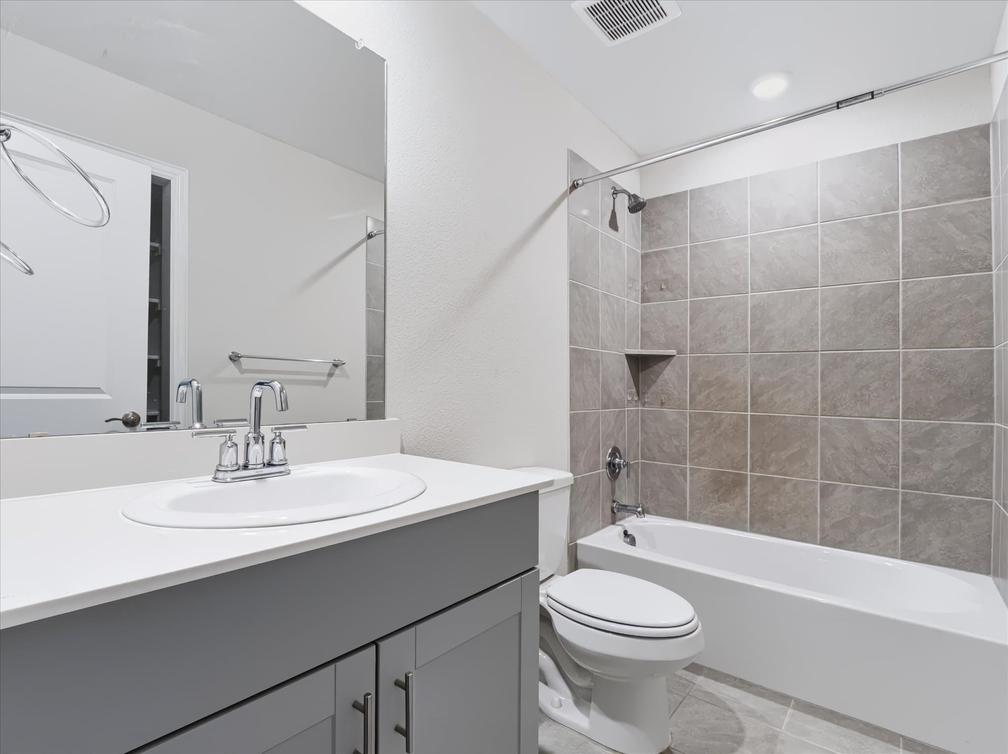 Denton House: 3217 Paruament Dr
