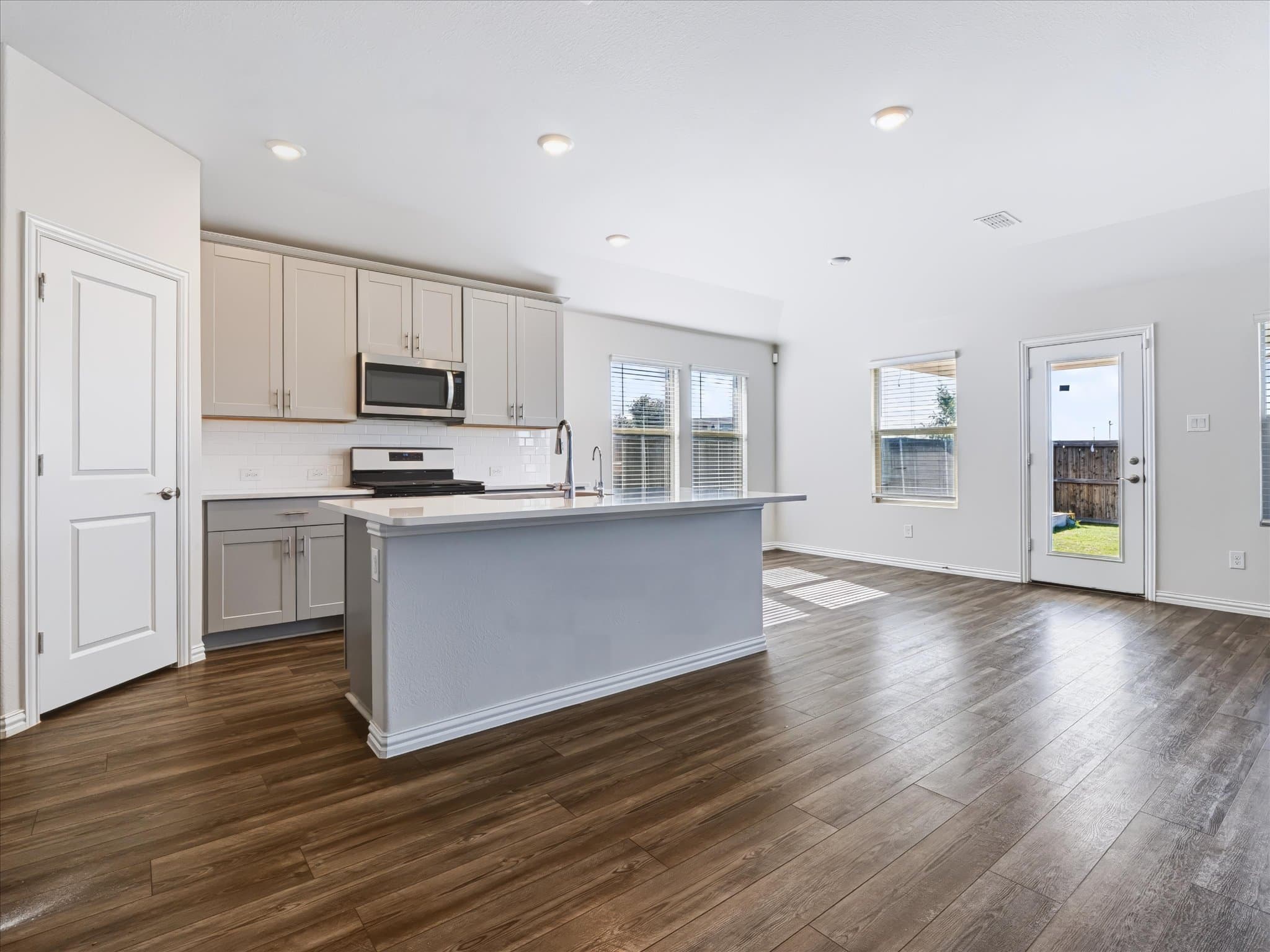 Denton House: 3217 Paruament Dr