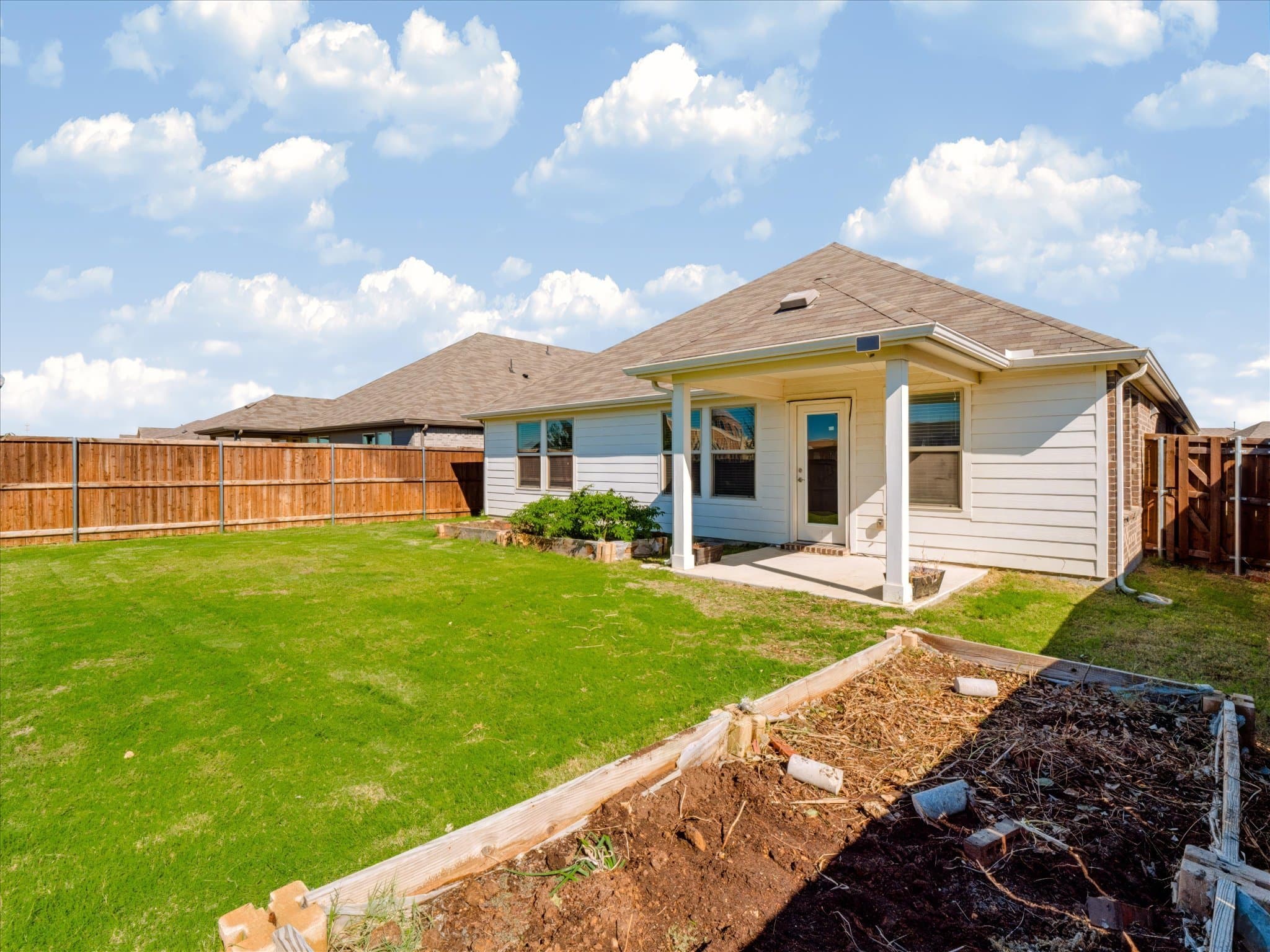 Denton House: 3217 Paruament Dr