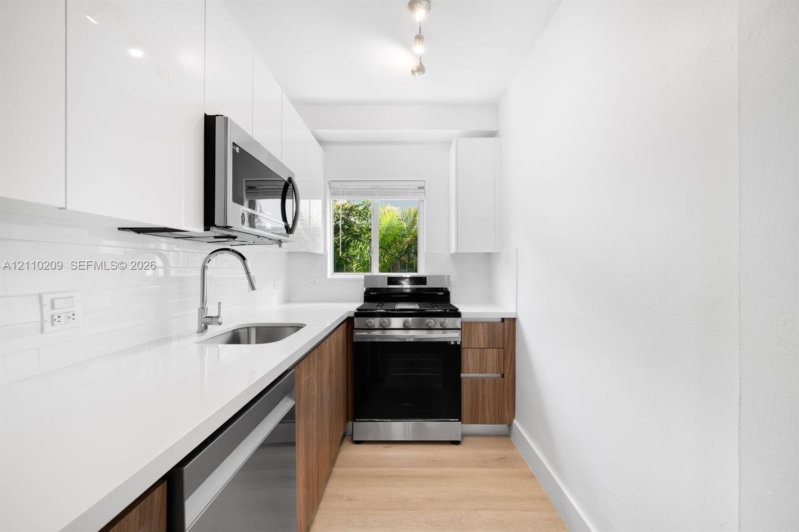 Miami Beach Apartment: 1035 9th St # 20