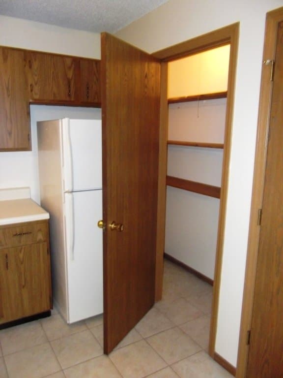Springfield Apartment: 664 S Kentwood