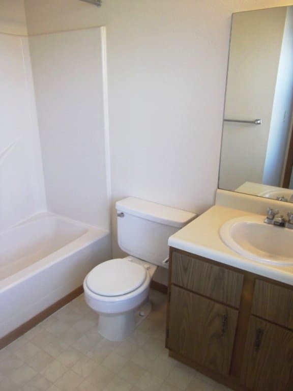 Springfield Apartment: 664 S Kentwood