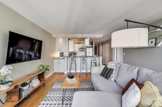 Chicago Single Room: 2 E Erie St