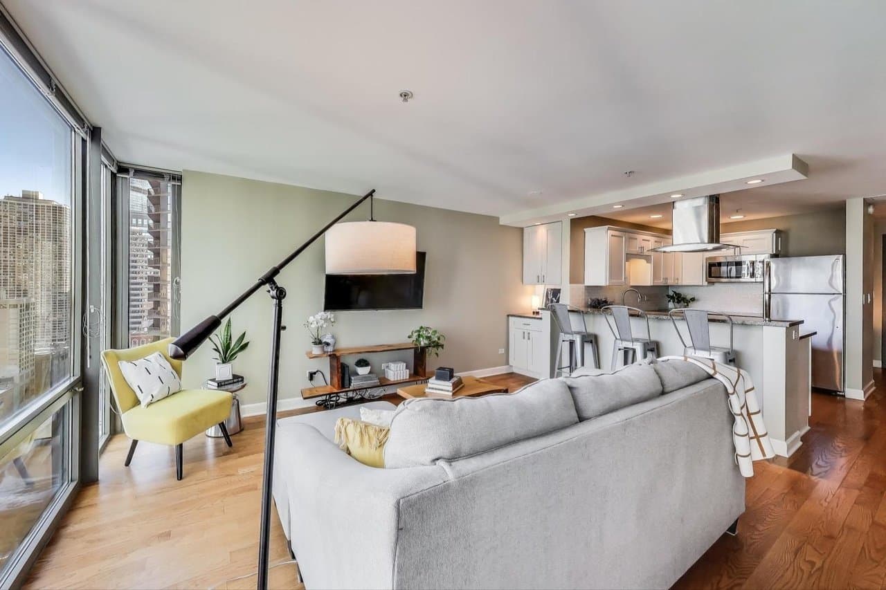 Chicago Single Room: 2 E Erie St