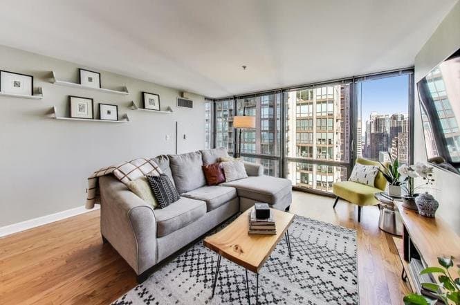Chicago Single Room: 2 E Erie St