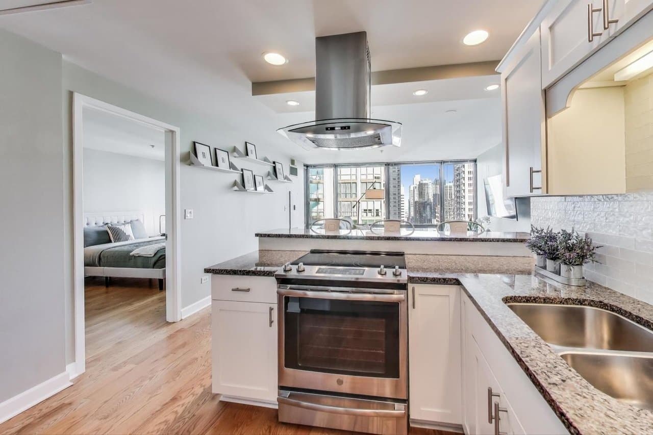 Chicago Single Room: 2 E Erie St