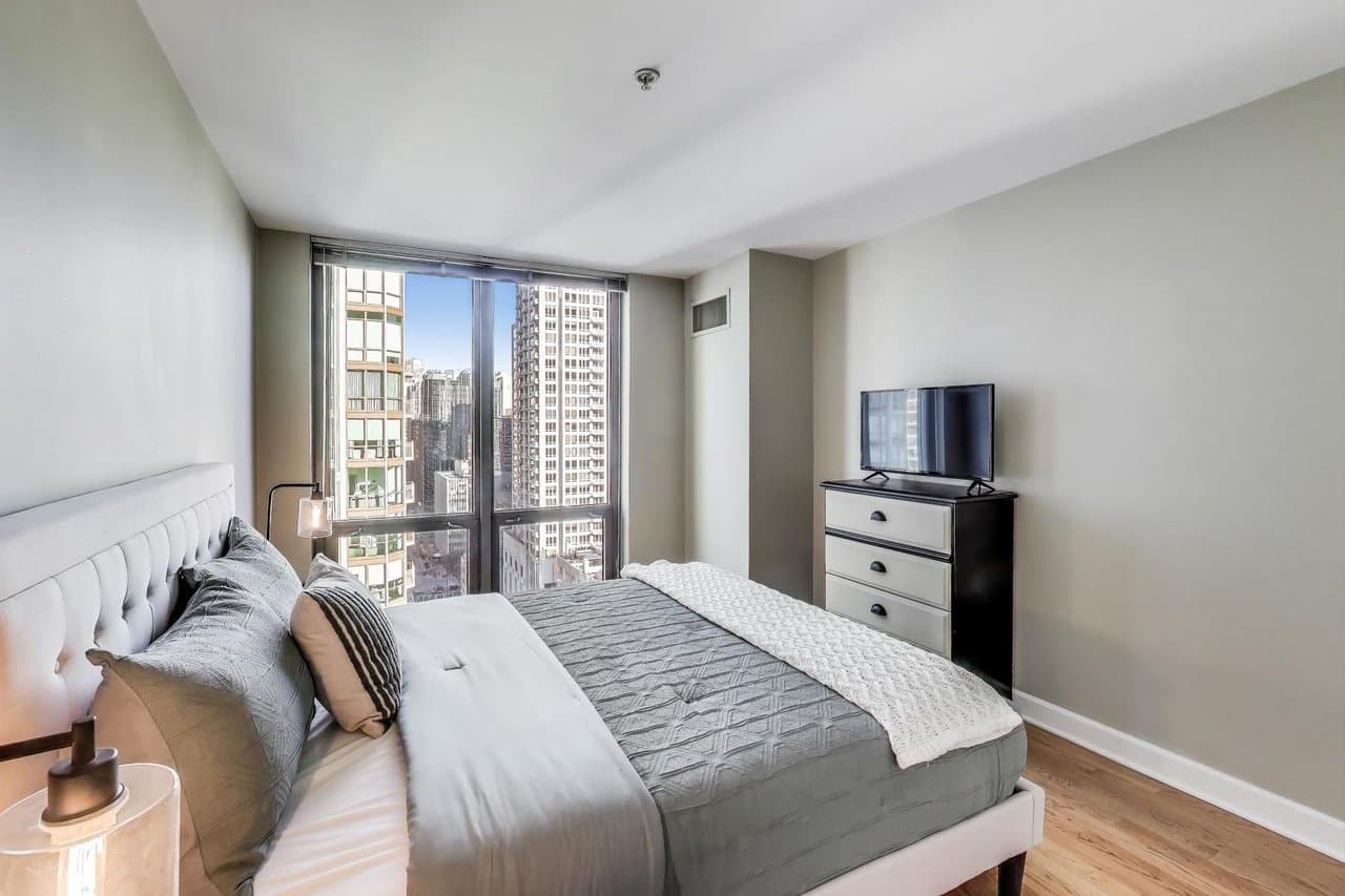 Chicago Single Room: 2 E Erie St