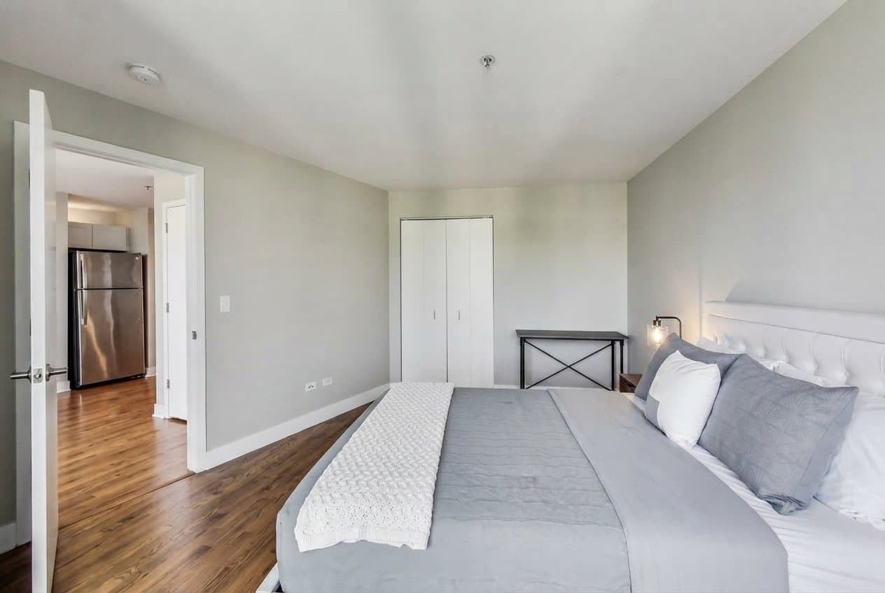 Chicago Single Room: 2 E Erie St