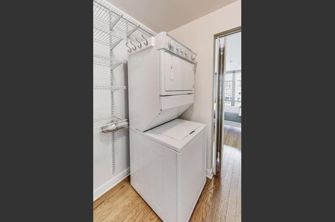 Chicago Single Room: 2 E Erie St