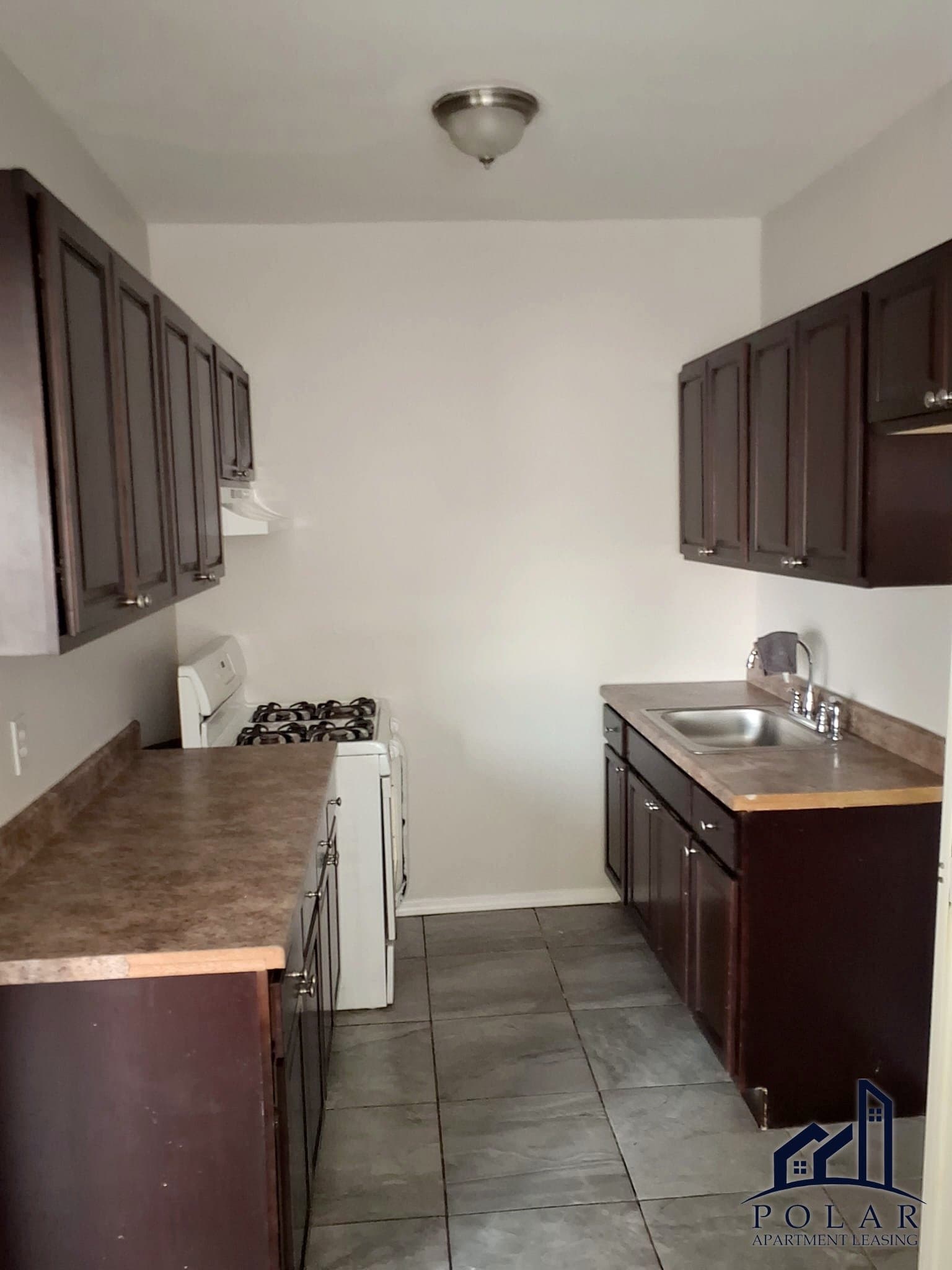 Elizabeth Apartment: 435 Westminster Ave