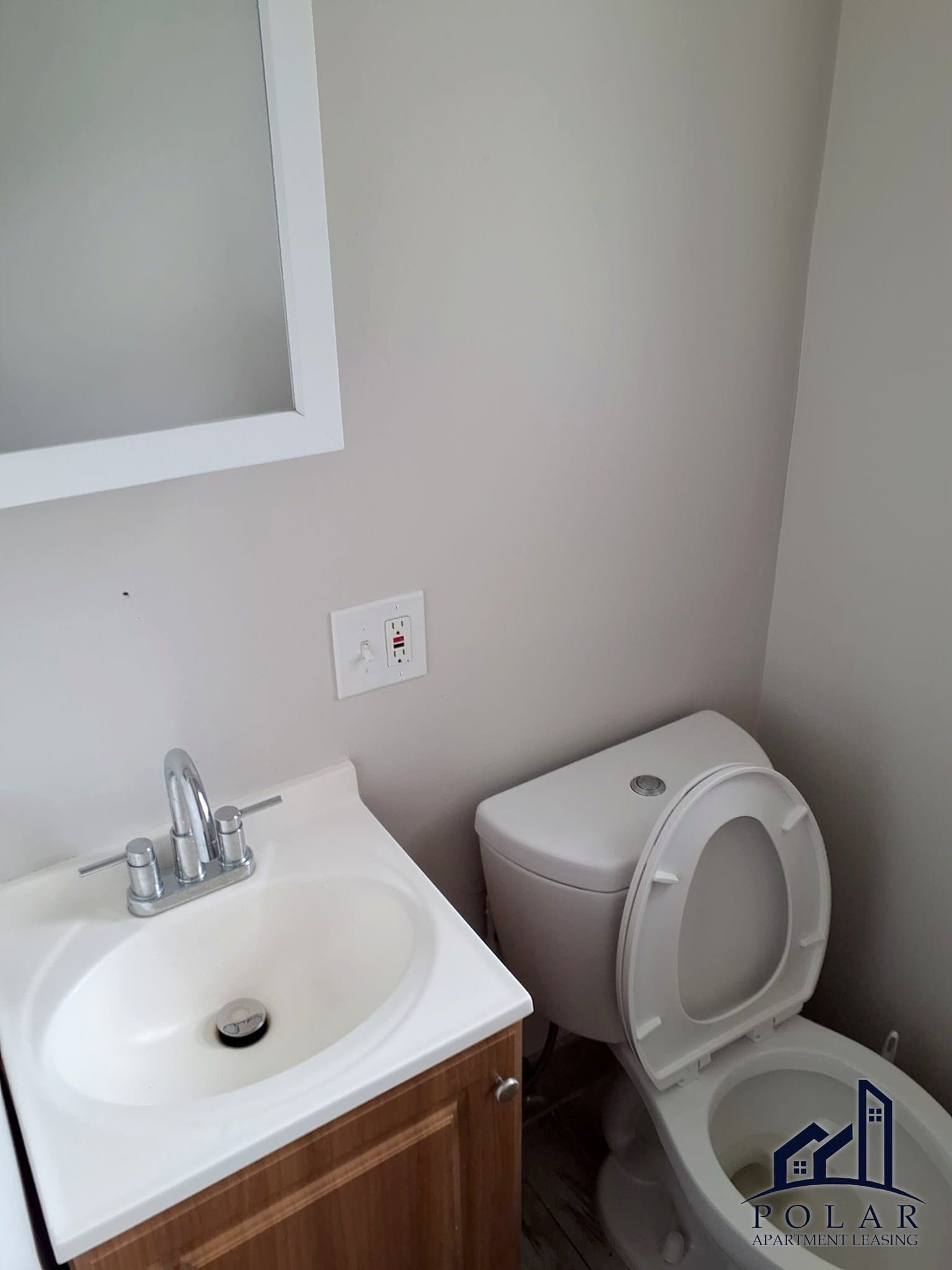Elizabeth Apartment: 435 Westminster Ave