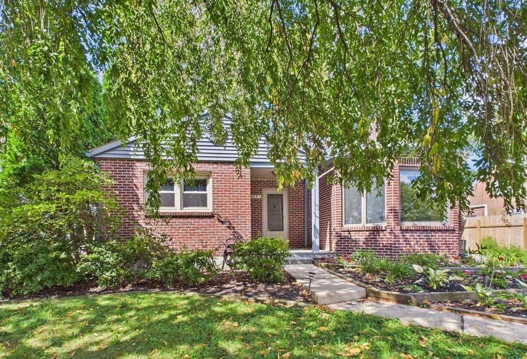 York House: 393 Waters Rd