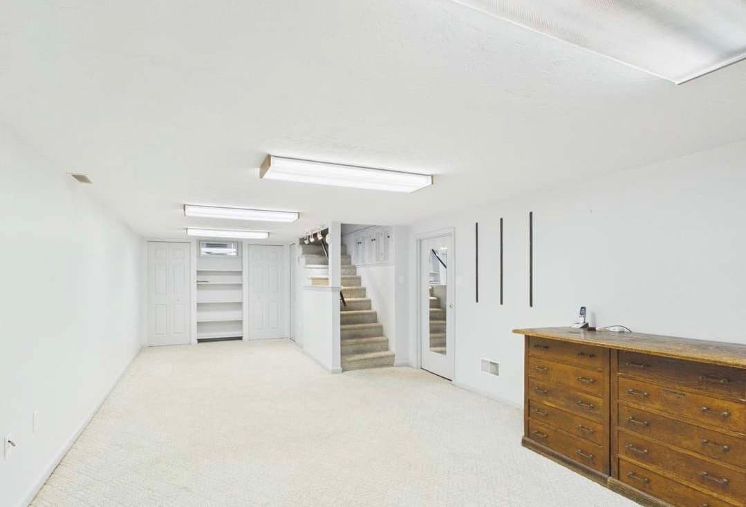 York House: 393 Waters Rd