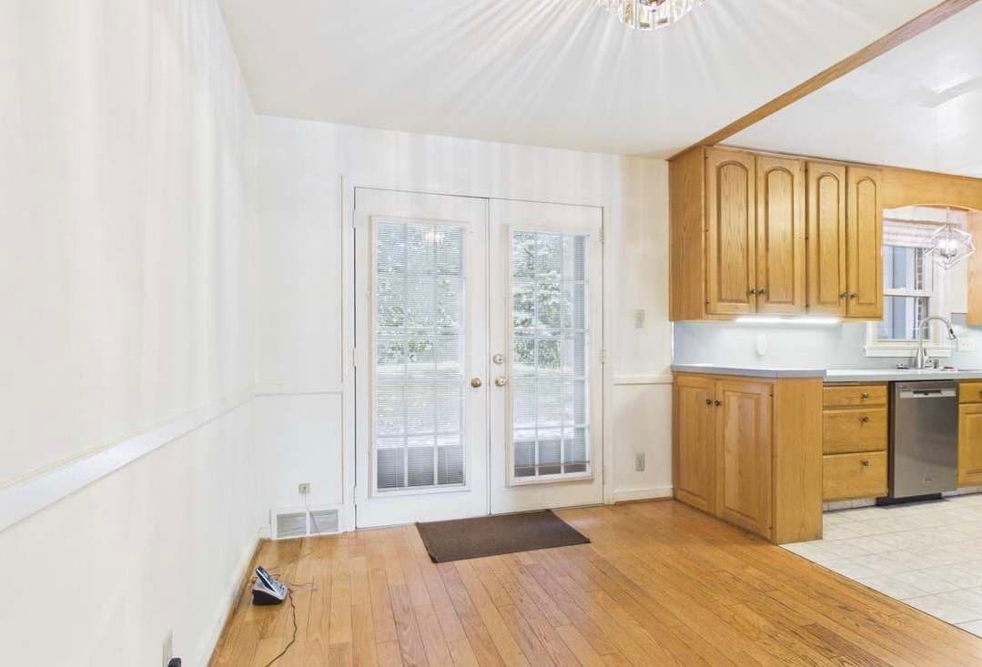 York House: 393 Waters Rd