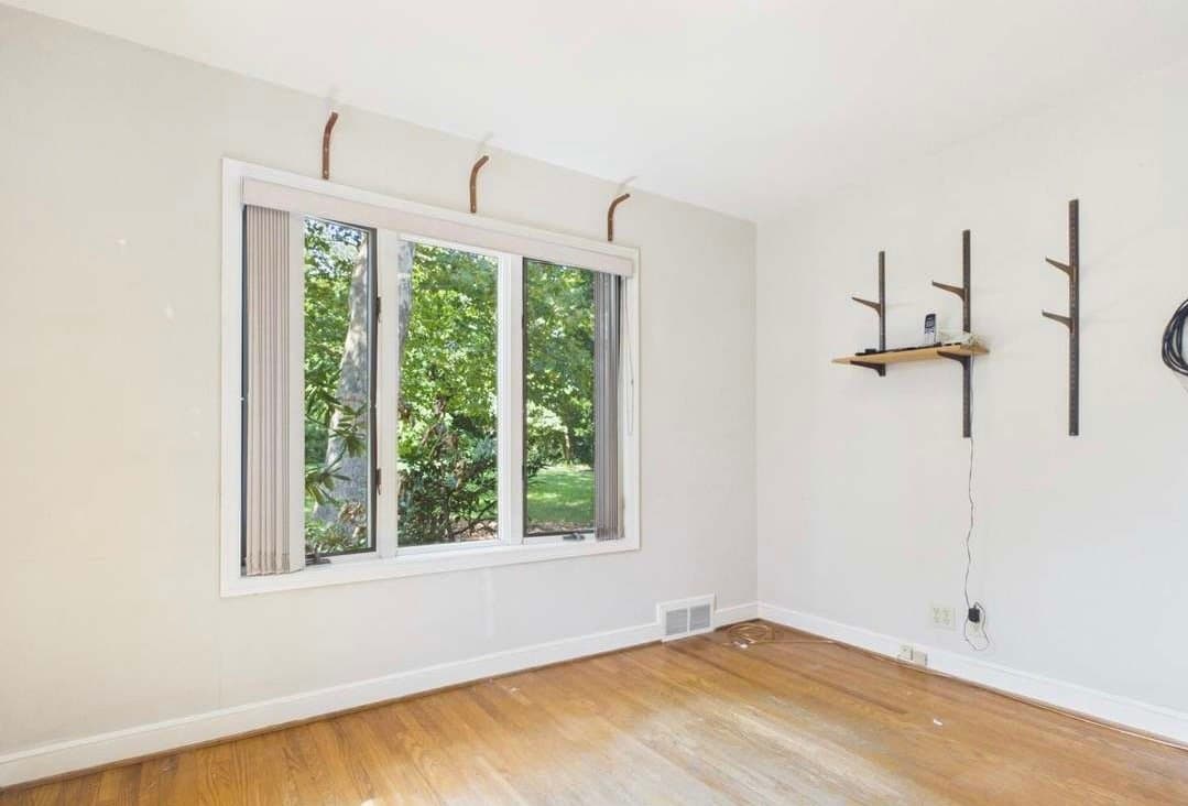 York House: 393 Waters Rd