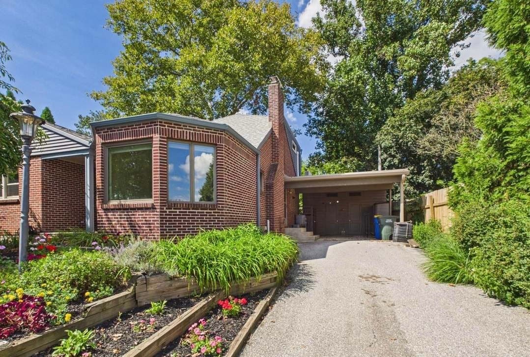 York House: 393 Waters Rd