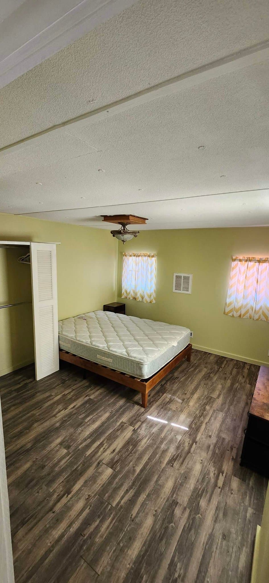Tampa Single Room: 9613 Barnside Pl