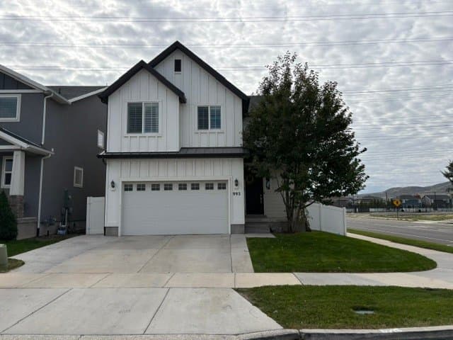 Bluffdale House: 993 W. Mckenna Rd