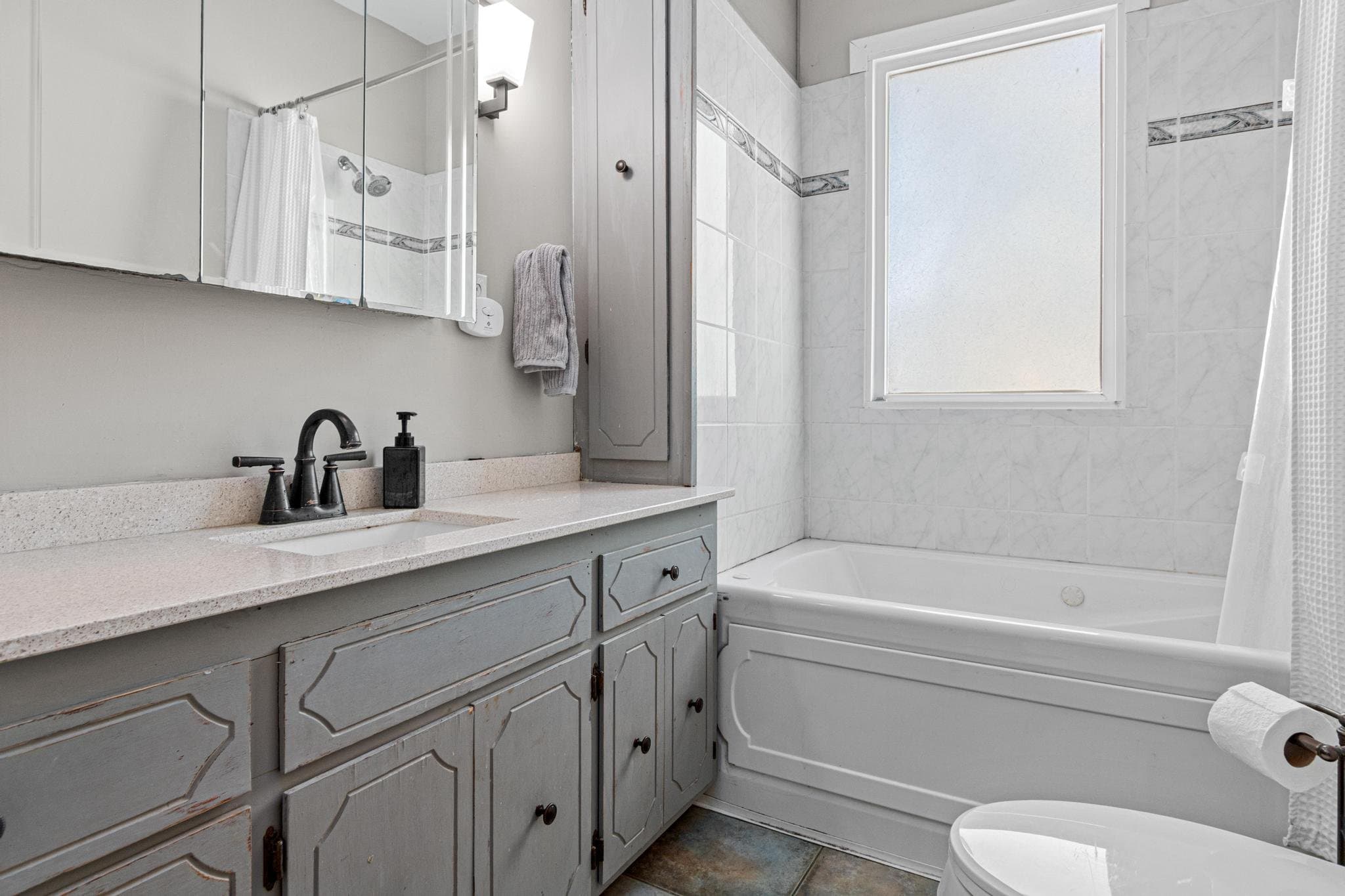 Minneapolis House: 18 West Rustic Lodge Avenue