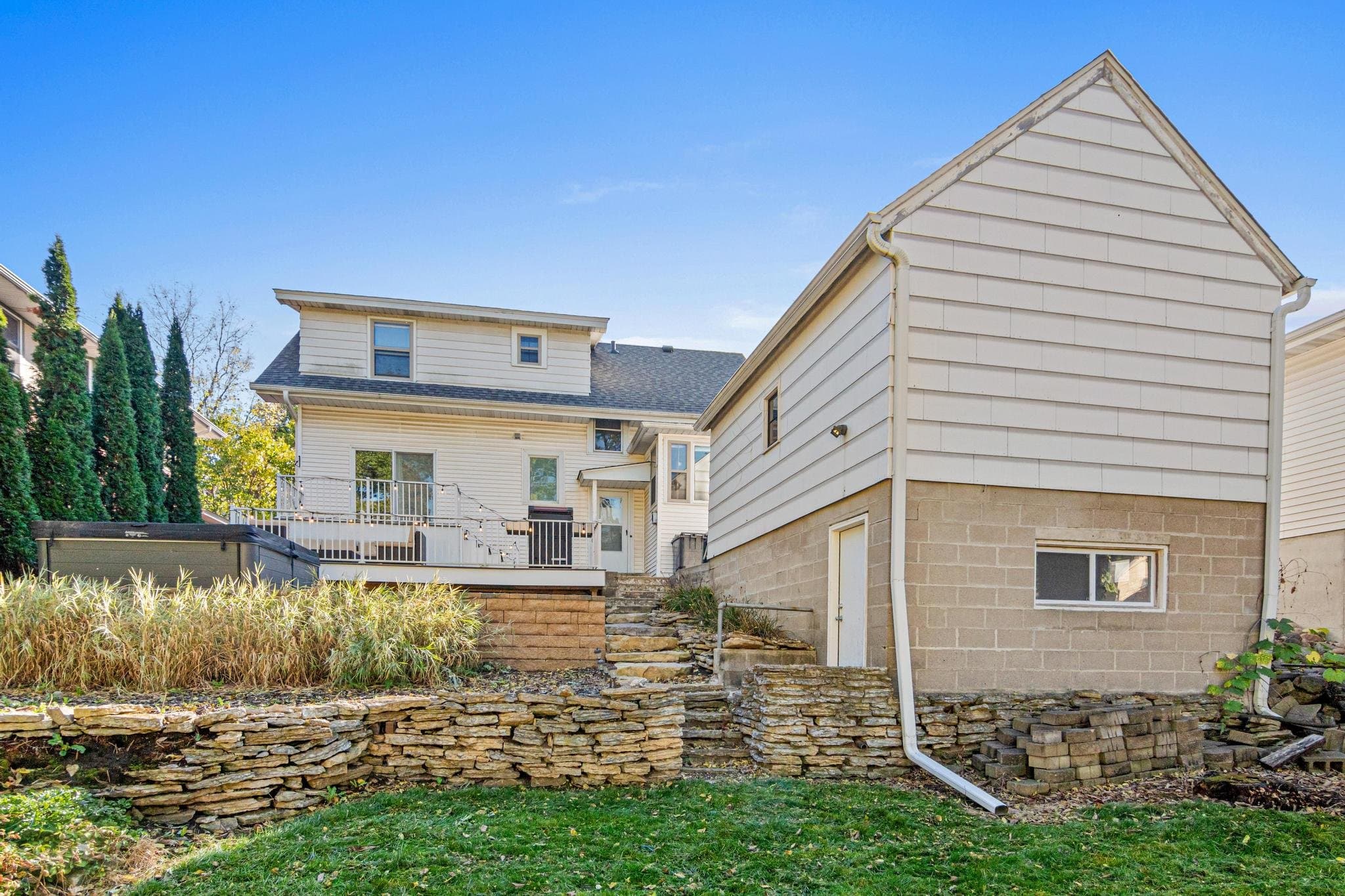 Minneapolis House: 18 West Rustic Lodge Avenue