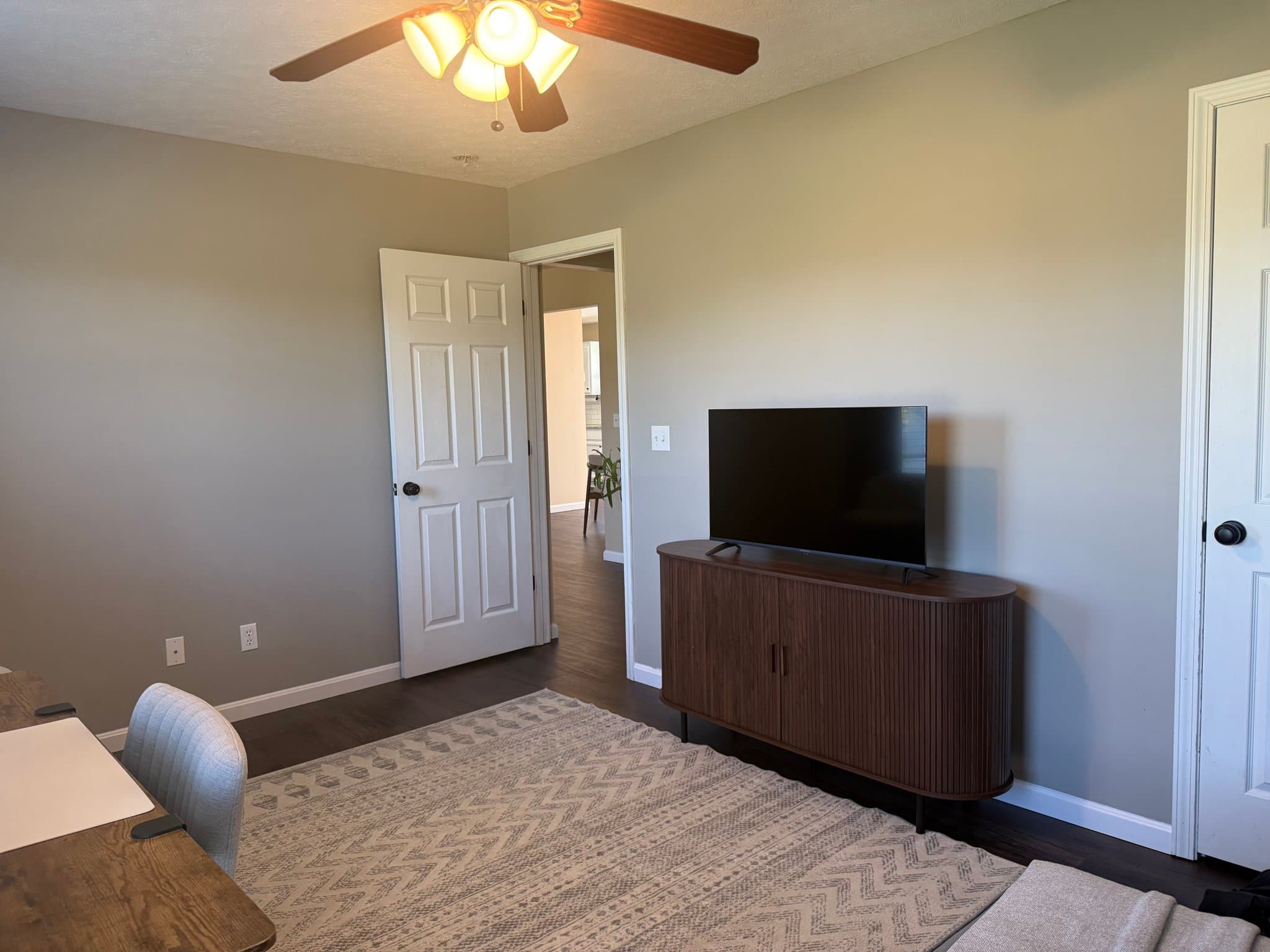 Vine Grove House: 133 Prairie View Dr