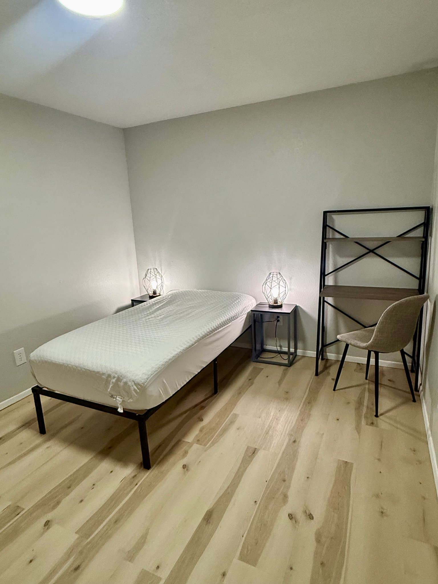 Arlington Single Room: 2407 Ventura Dr