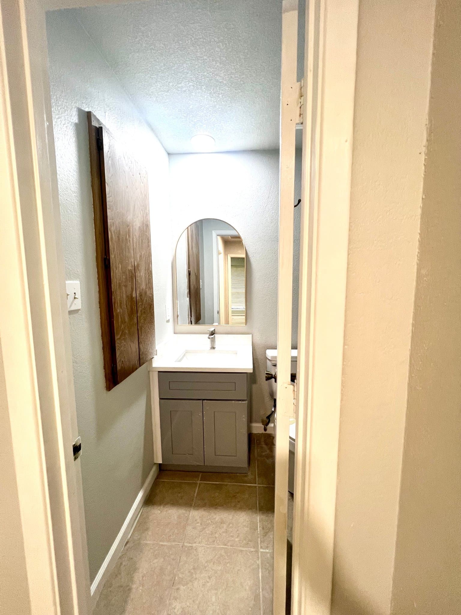 Arlington Single Room: 2407 Ventura Dr