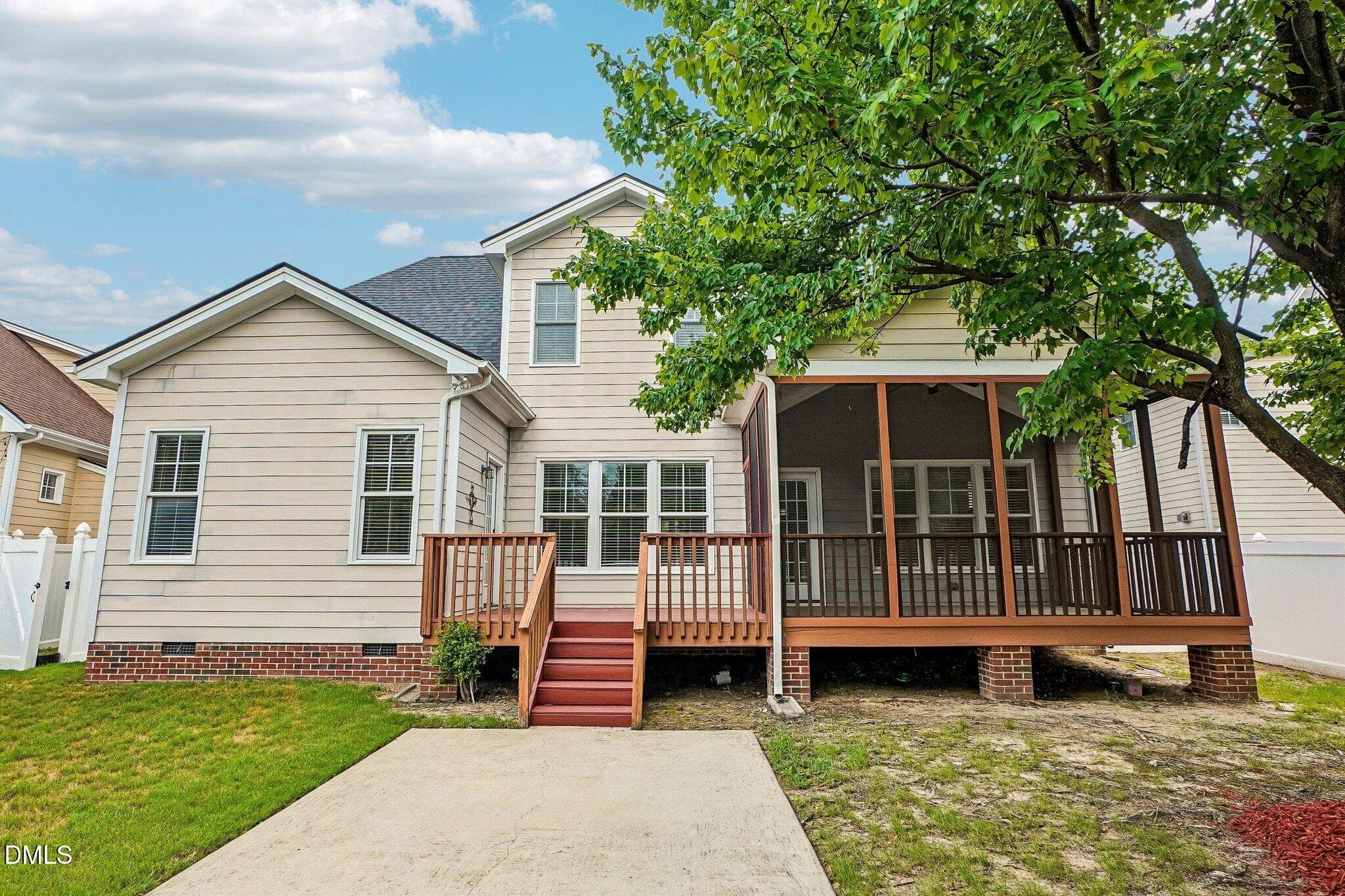 Knightdale House: 1025 Princeton View Ln