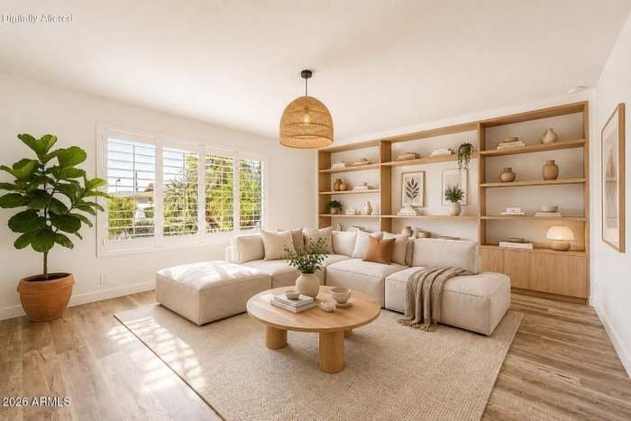 Mesa House: 4143 E Crescent Ave