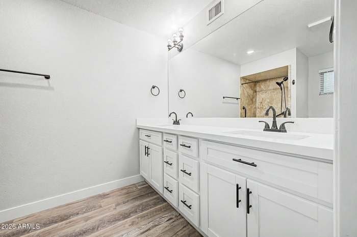 Mesa House: 4143 E Crescent Ave