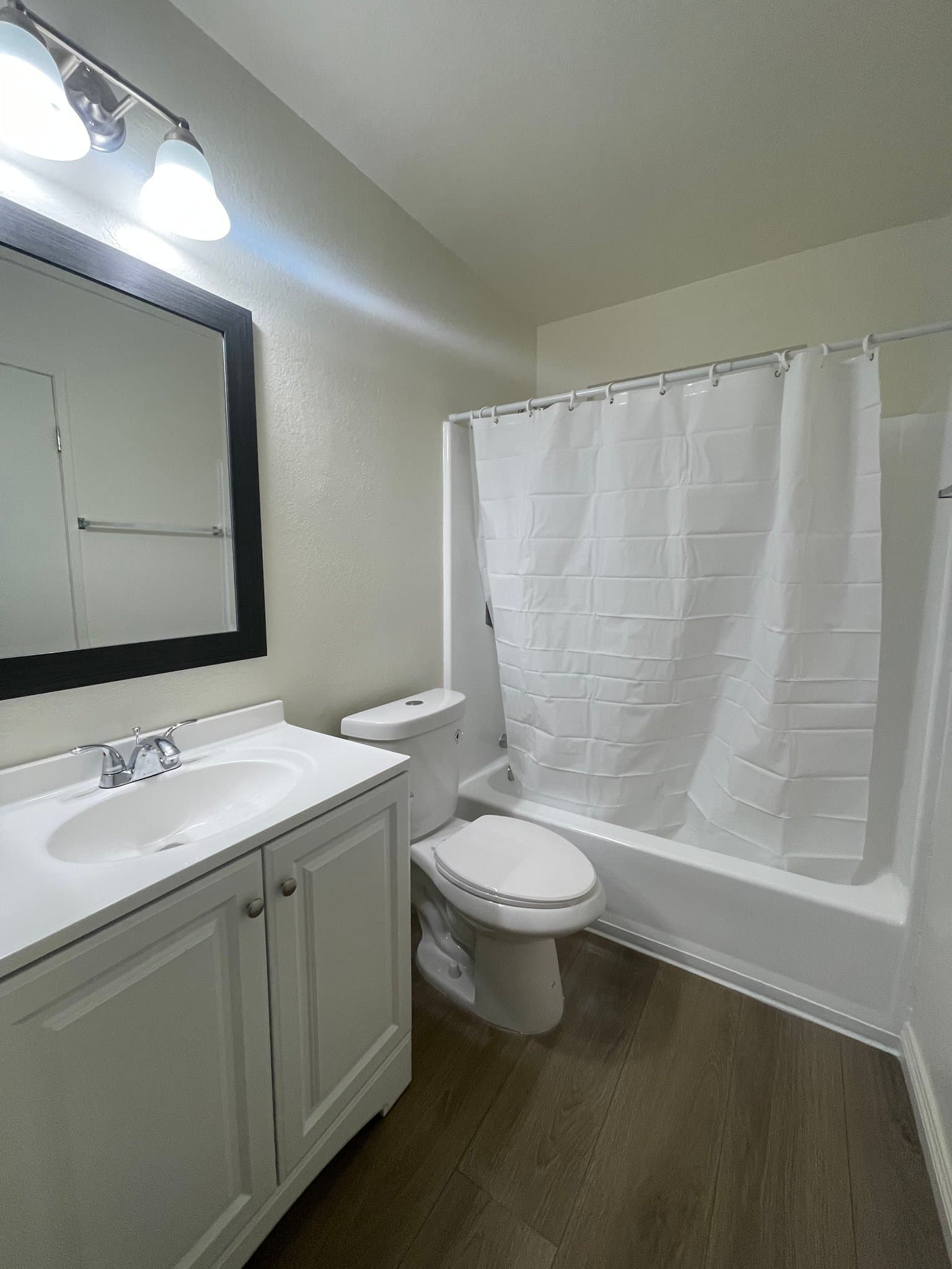 Canyon Country Apartment: 17706 Scherzinger Lane