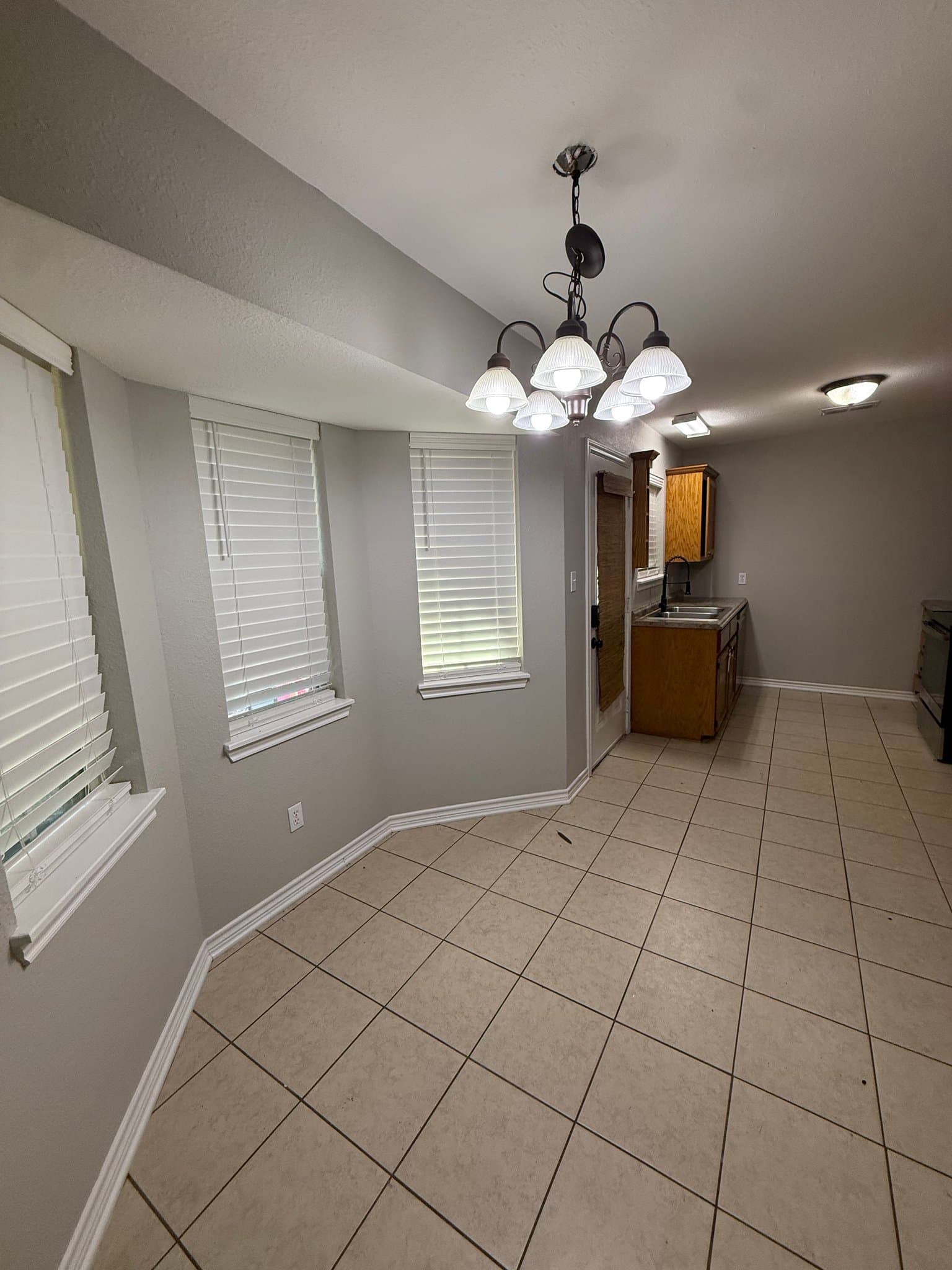 White Oak House: 518 E Center St