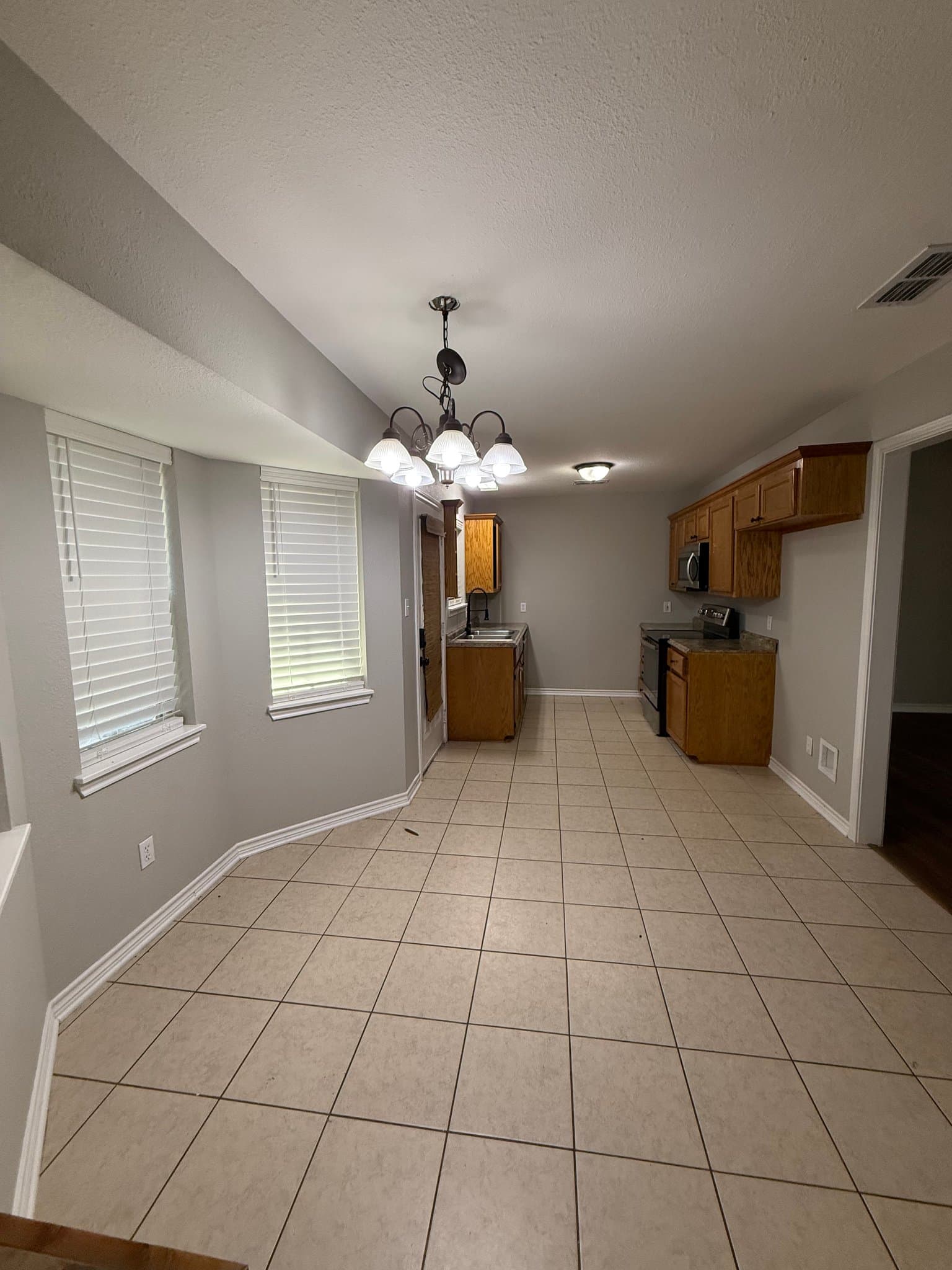 White Oak House: 518 E Center St