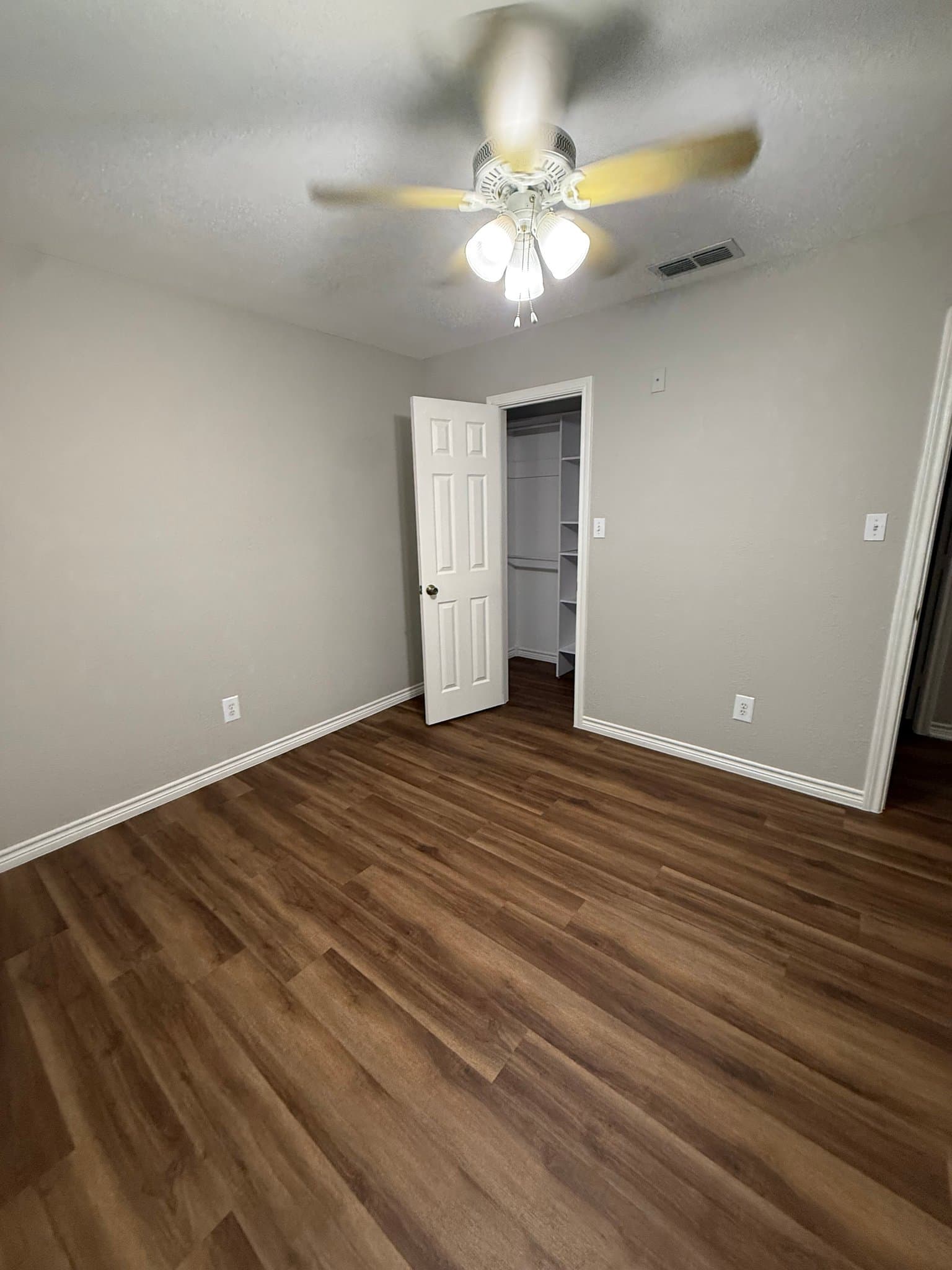 White Oak House: 518 E Center St