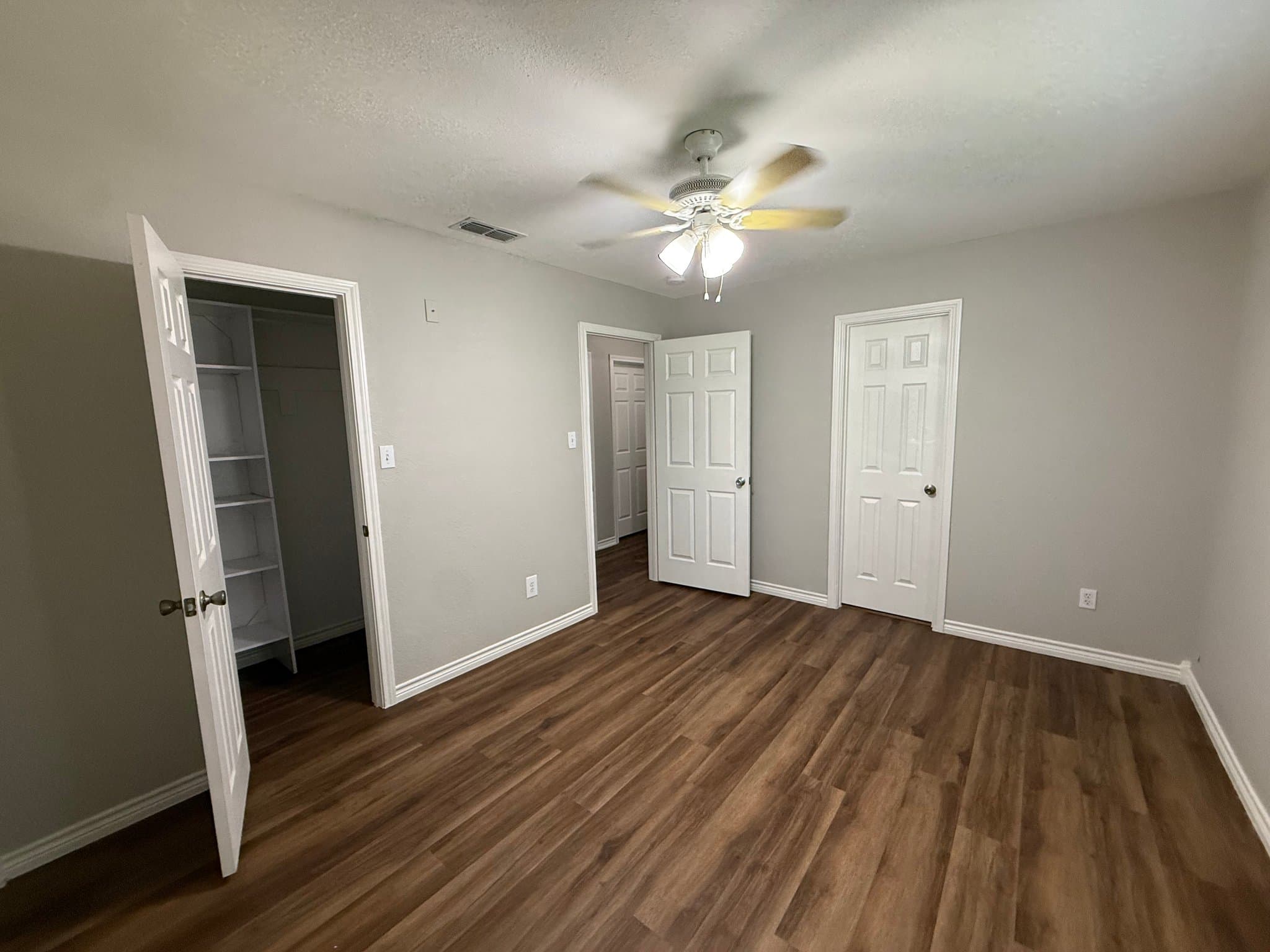 White Oak House: 518 E Center St