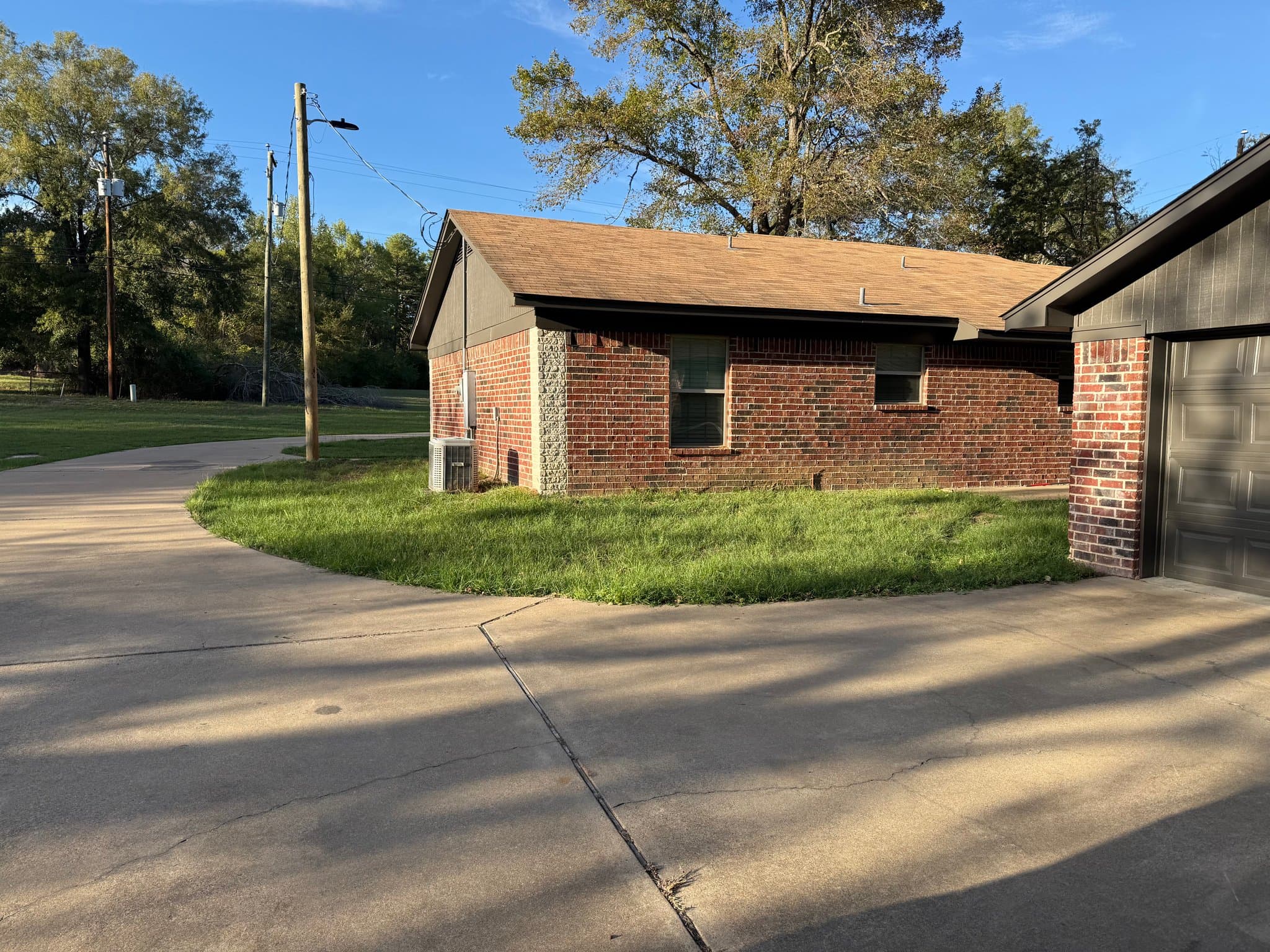 White Oak House: 518 E Center St