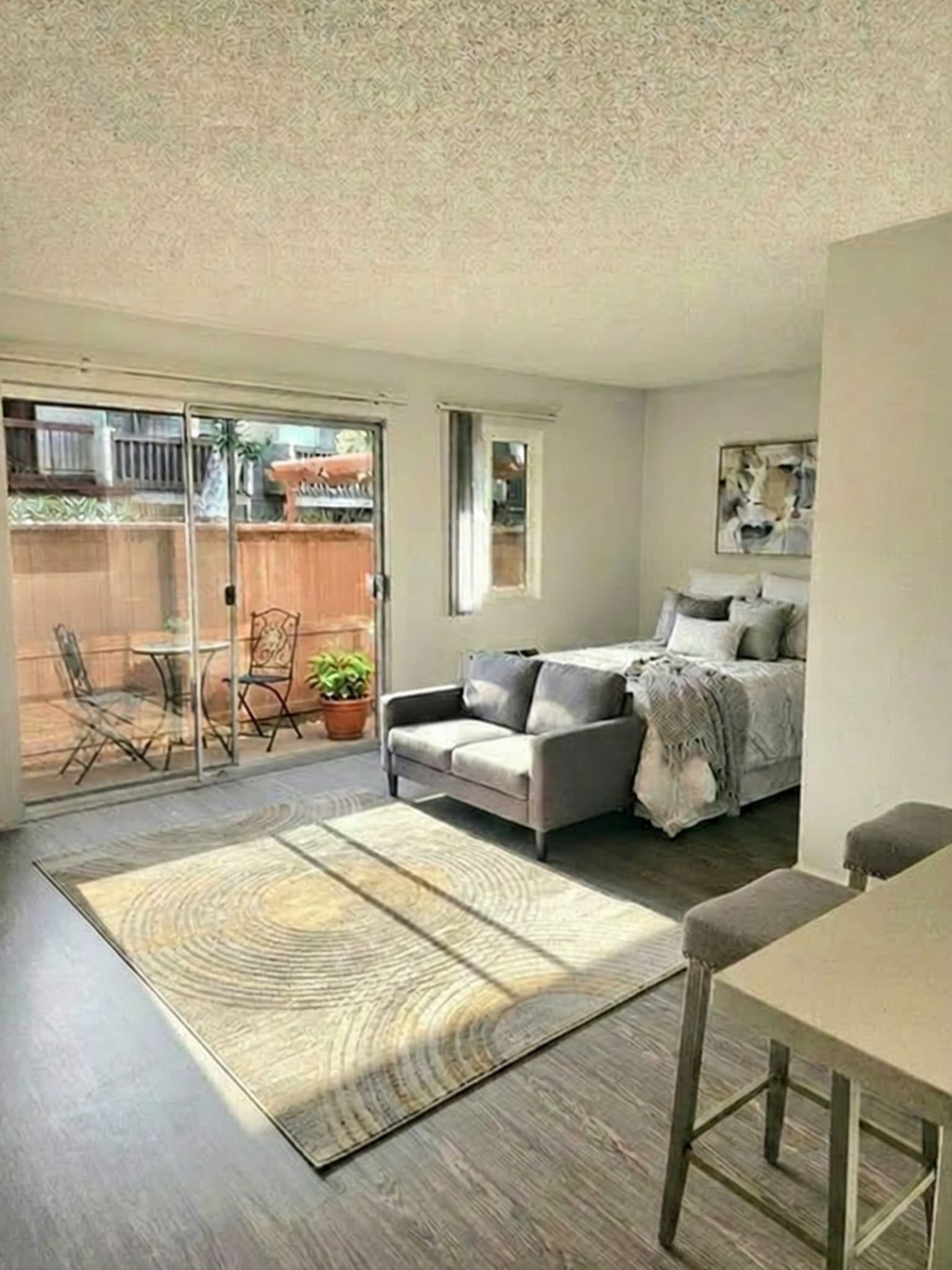 Canoga Park Apartment: 8726 Independence Ave.