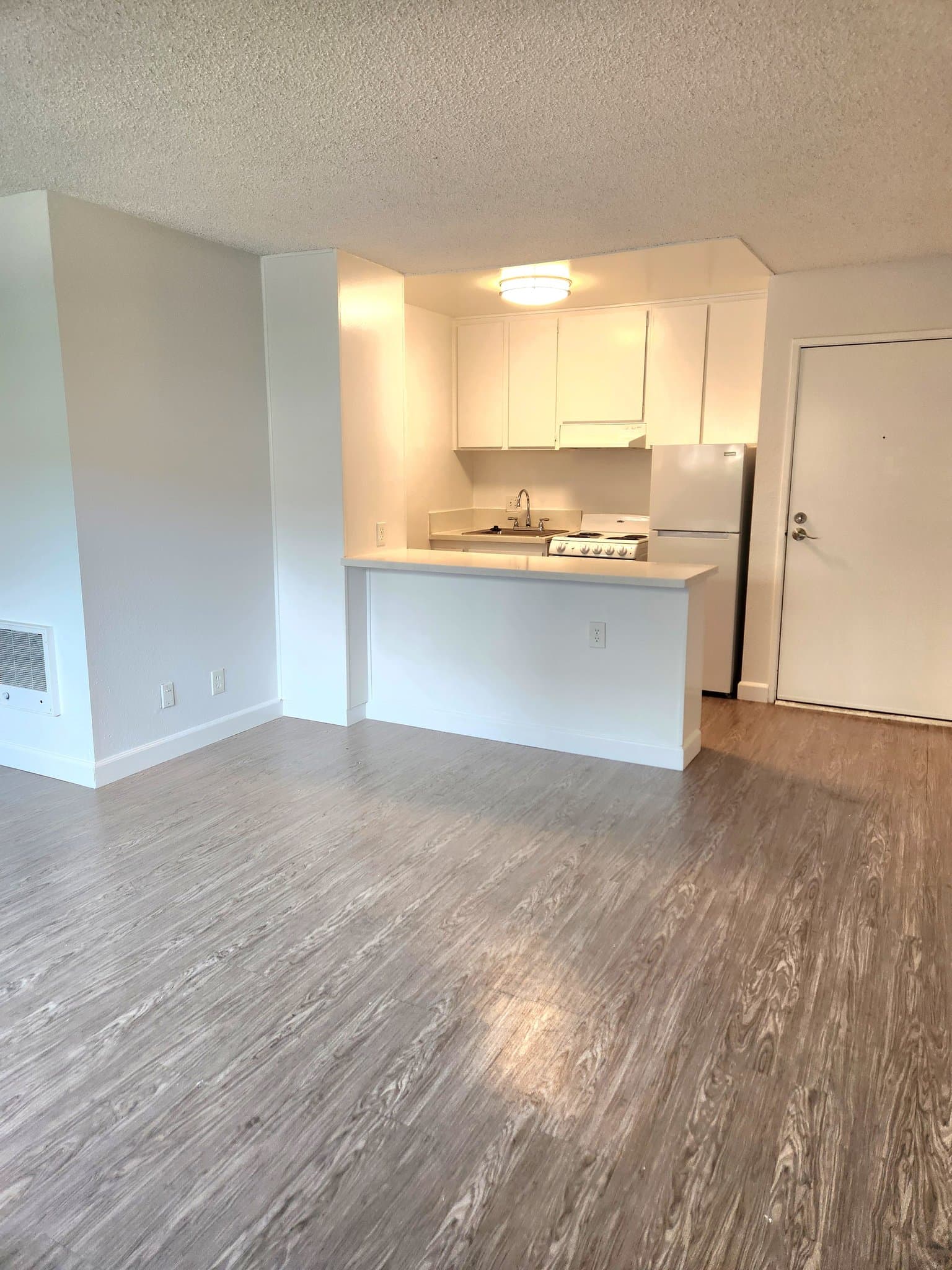 Canoga Park Apartment: 8726 Independence Ave.