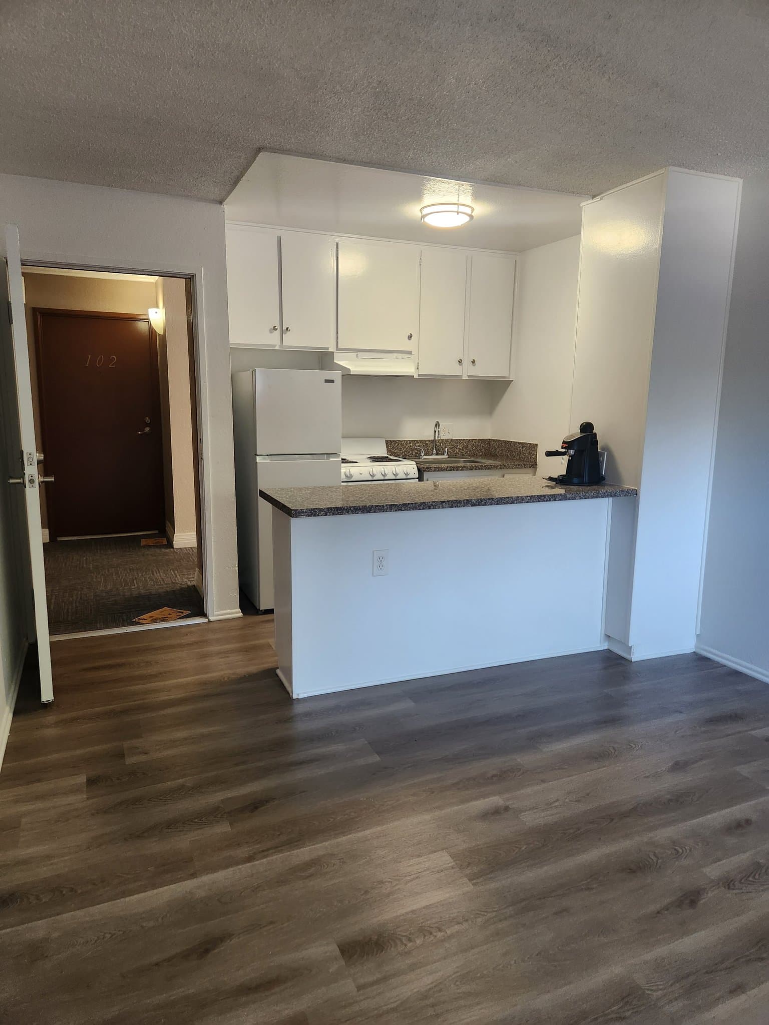 Canoga Park Apartment: 8726 Independence Ave.